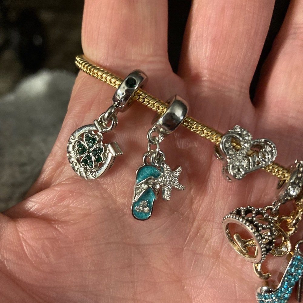 Charm-Bracelet or Necklace Charm/ Pendent Aqua Sandal Starfish in rhinestones - Picture 9 of 9